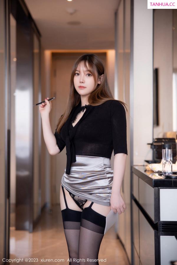 豆瓣酱  [XiuRen]高清写真图 2023.02.15 No.6269 豆瓣酱 短裙黑丝第12张图片